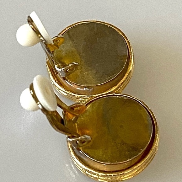 28 Vintage Clip Ons Earrings  Circles Gold Tone Gold Tone Statemen - Picture 4 of 6